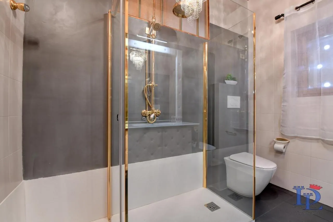 Desenzanoloft Official Partner Marriott Homes & Villas - Swarovski Family Apartment With Pool Desenzano del Garda 0*,  Italien