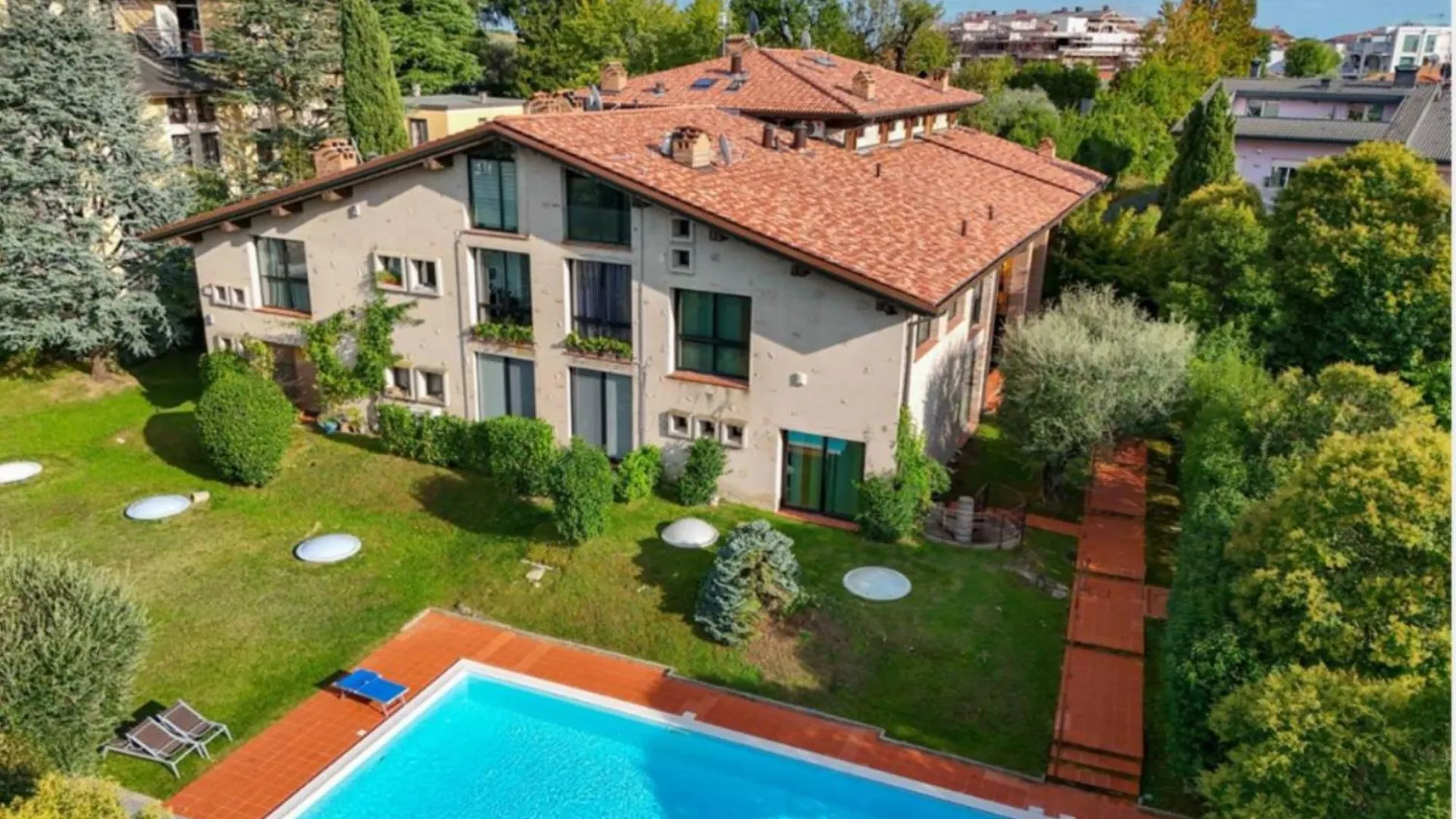 Desenzanoloft Official Partner Marriott Homes & Villas - Swarovski Family Apartment With Pool Desenzano del Garda