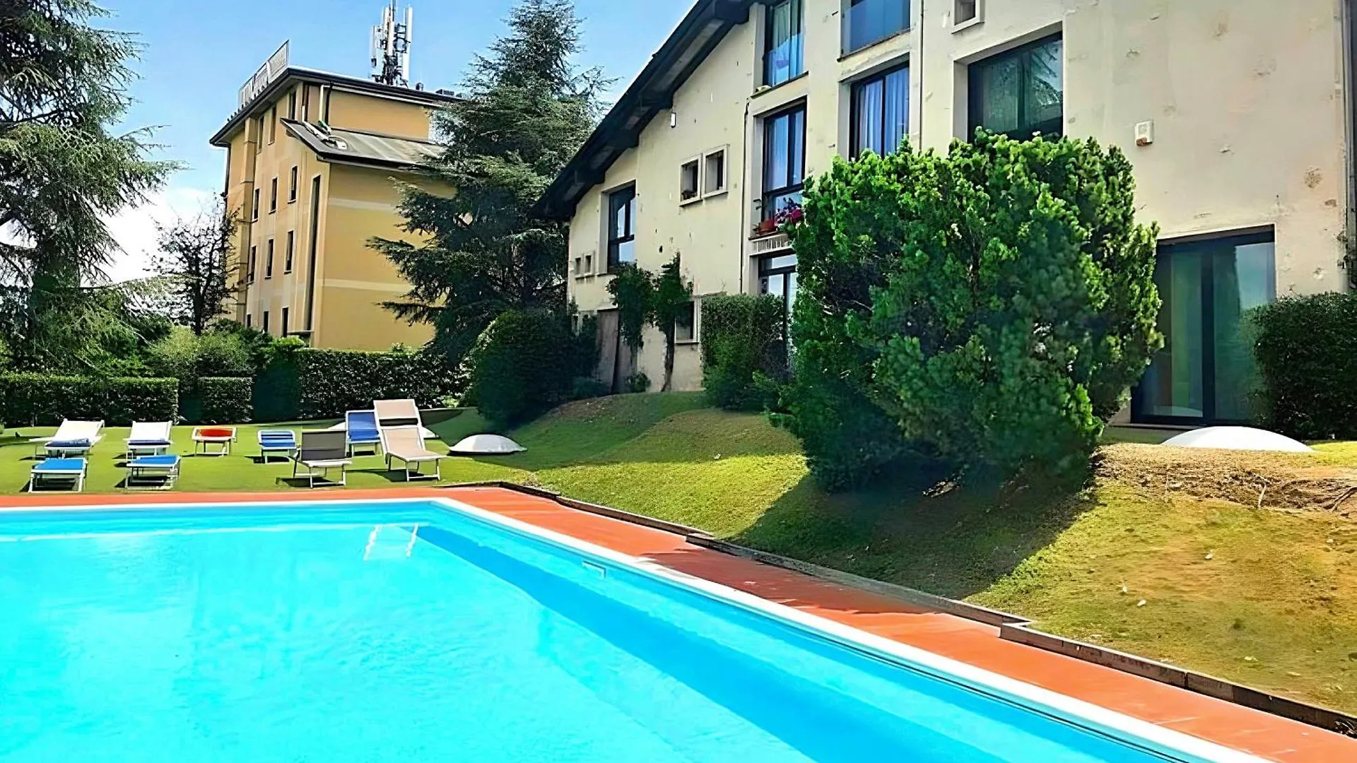 Desenzanoloft Official Partner Marriott Homes & Villas - Swarovski Family Apartment With Pool Desenzano del Garda